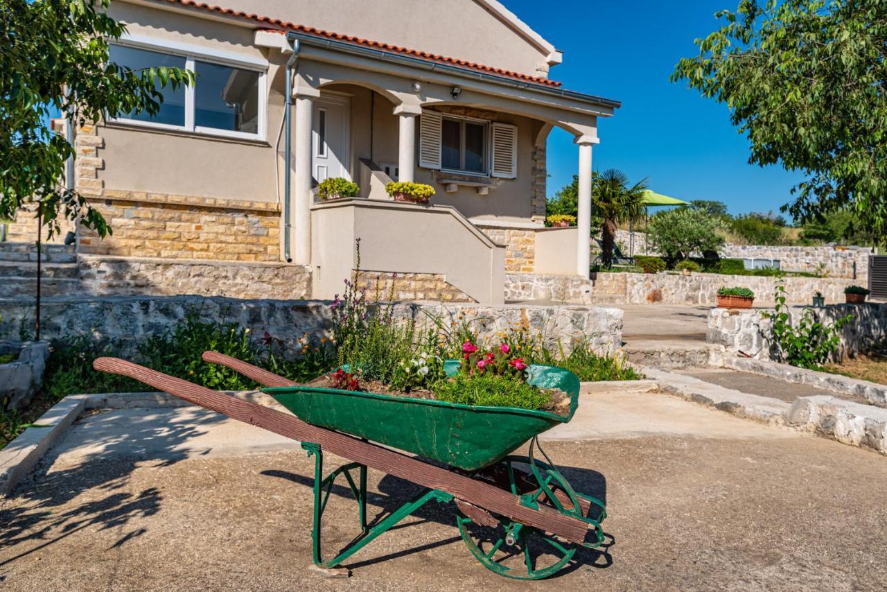 Počitniška hiša Ante With Beautiful Private Garden *