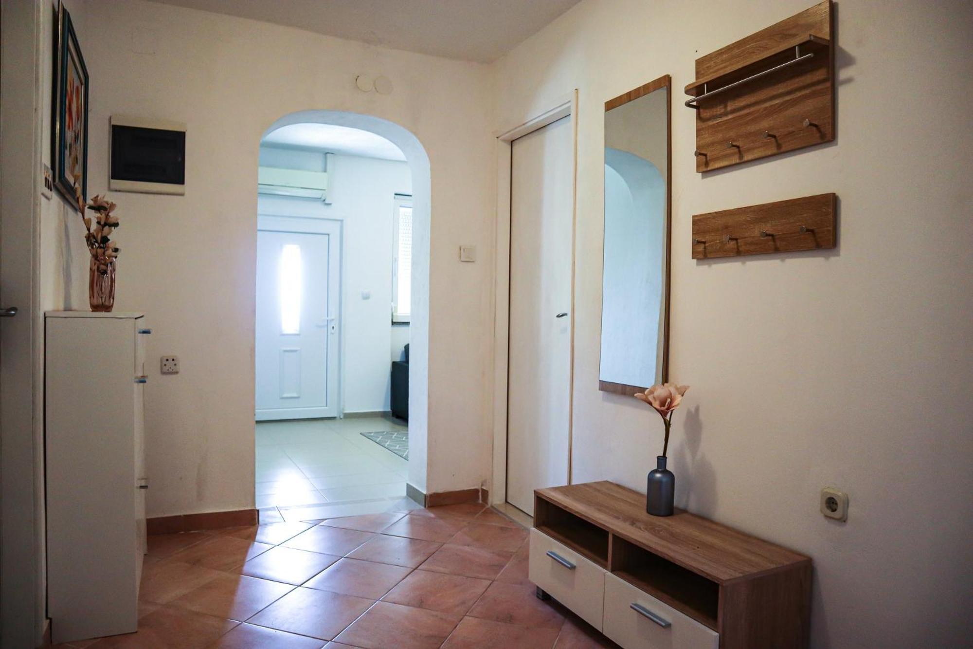 Počitniška hiša Ante With Beautiful Private Garden *