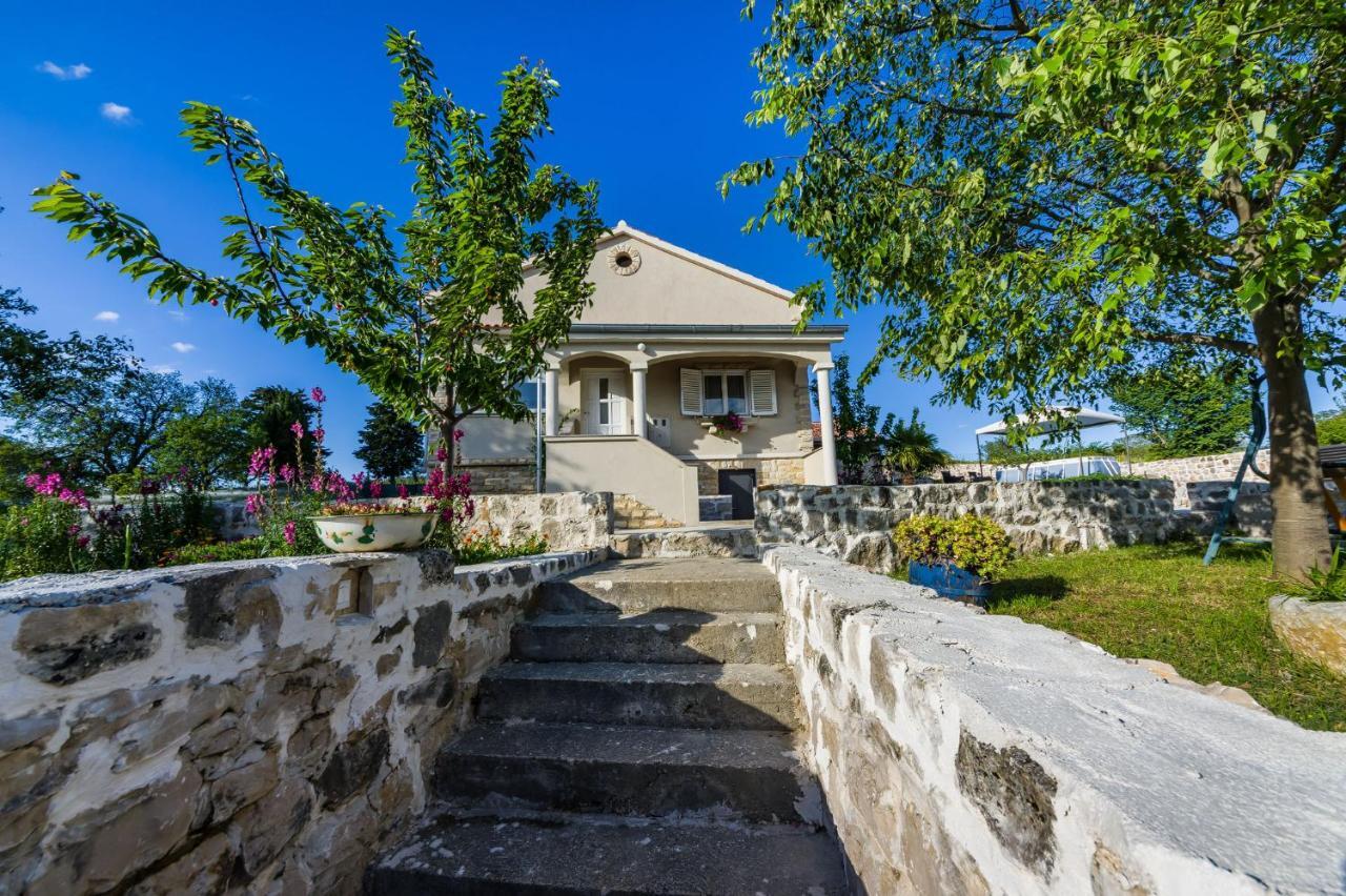 Ante With Beautiful Private Garden Počitniška hiša *