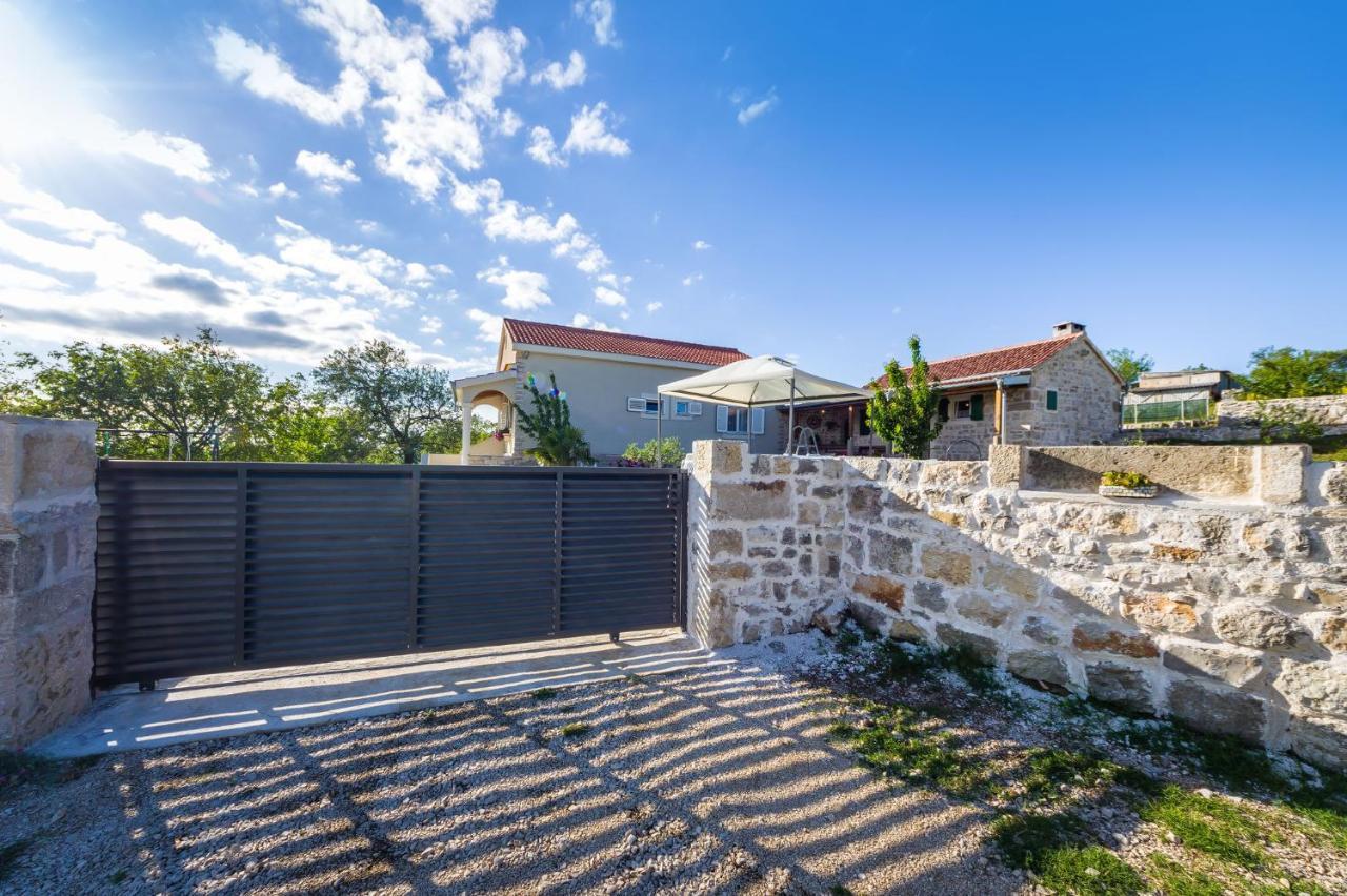 Ante With Beautiful Private Garden