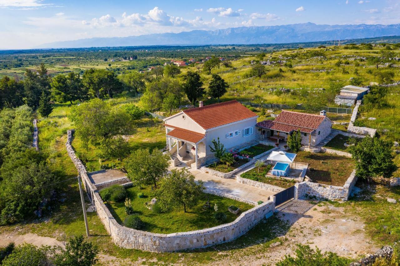 Počitniška hiša Ante With Beautiful Private Garden Nadin